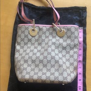 Gucci shoulder purse with stains